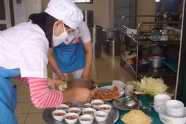 Bữa ăn bán trú thiếu chuẩn 