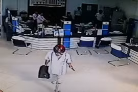 Nghi can bịt mặt, dùng súng cướp ngân hàng ở Vĩnh Long đã tự sát?