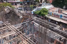 Sập giàn giáo, 2 người chết thảm