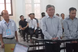 "Té nước theo mưa", cựu chủ tịch xã cùng ê kíp lĩnh án