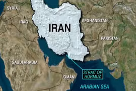 Tàu khu trục Mỹ bắn cảnh cáo 4 tàu Iran