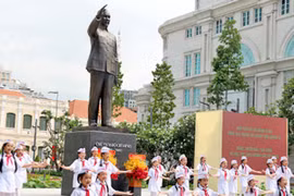 Hun đúc lòng yêu nước, thương dân, tin Đảng