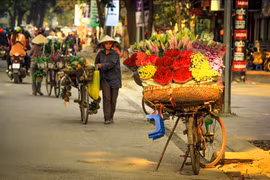 Hàng rong phố