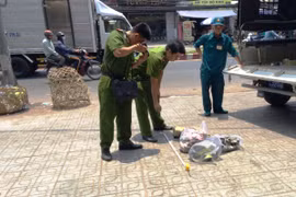 Thảm cảnh đáng thương của nữ sinh viên bị tạt a xít giữa phố