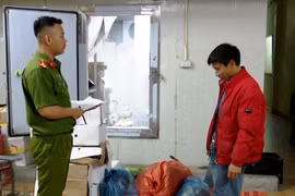Đột kích kho lạnh chứa gần 6,5 tấn thực phẩm không có hóa đơn, nguồn gốc