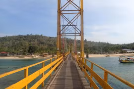 Sập cầu Vàng ở Indonesia, 9 người thiệt mạng