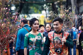Hotboy thể dục Phạm Phước Hưng du xuân cùng bạn gái xinh đẹp