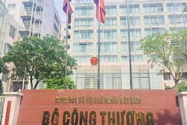 Bộ Công Thương đình chỉ công tác công chức vi phạm