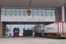 Hàng trăm xe hàng nông sản xuất sang Trung Quốc sau Tết