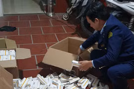 Tạm giữ hơn 1.000 hộp thuốc có nhãn Tamiflu nghi nhập lậu