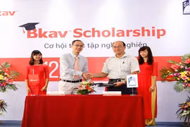 120 sinh viên Đại học Bách khoa Hà Nội nhận học bổng của Bkav