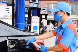 Giá xăng dầu trong nước tăng trở lại