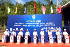 Thi công xây dựng công trình đường dây nhập khẩu điện từ Lào, đoạn trên lãnh thổ Việt Nam