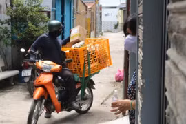 Phí ship tăng gấp đôi, thực phẩm online bị “đội giá”
