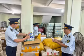 Phát hiện 2 tấn bột tăng lực và nhiều thực phẩm chức năng vi phạm