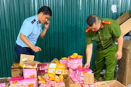 Tạm giữ hàng nghìn bánh trung thu nghi nhập lậu 