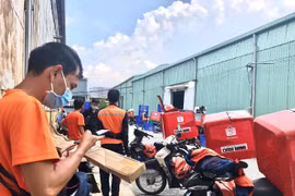 Lo shipper đồng loạt tắt app, ngừng giao hàng, VECOM kiến nghị tăng tốc tiêm vaccine cho đội ngũ này