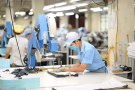 Hàng dệt may xuất khẩu: Đồ nỉ, quần short giảm mạnh, quần áo bảo hộ lao động tăng