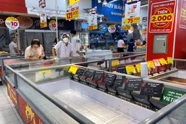 Hà Nội: Người dân lại đổ dồn đi mua lương thực, thực phẩm tích trữ