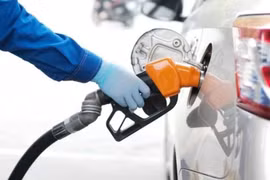 Giá xăng giảm từ chiều nay