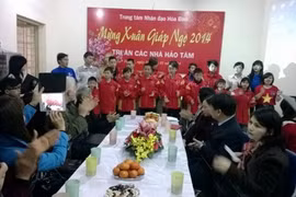 Nguyên Tổng Bí thư Lê Khả Phiêu thăm Trung tâm nhân đạo Hòa Bình