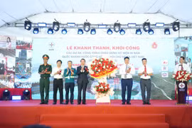 Tổ máy số 1 nhà máy Thủy điện Hòa Bình mở rộng hòa lưới điện quốc gia