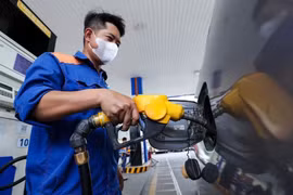 Giá xăng dầu tăng trở lại