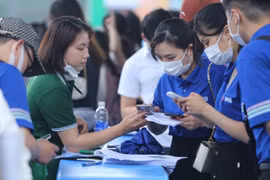 Giới trẻ Hà Nội nô nức tham dự sự kiện “Sóng Festival”