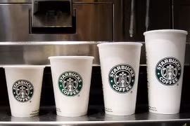 Starbucks bị kiện vì trong đồ uống có quá nhiều đá lạnh