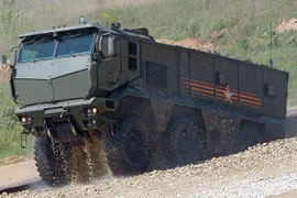 Lính đổ bộ đường không Nga chuẩn bị nhận xe bọc thép chở quân mới
