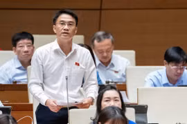 'Giá bất động sản phi mã, cán bộ công chức phải vài trăm năm mới mua được nhà'