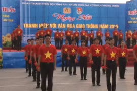 Sôi nổi "ngày hội thanh niên với văn hóa giao thông" năm 2015