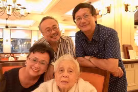 NSND Đặng Thái Sơn ngạc nhiên vì có gần 8 triệu clip mẹ mình chơi đàn được phát tán trên không gian mạng