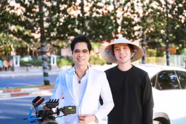 Ngọc Sơn lái xe mui trần, đọc Rap, kể chuyện tình yêu
