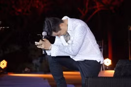 Liveshow của Tuấn Hưng hoàn tiền vé cho khán giả, ban tổ chức nêu rõ lý do khiến ca sĩ buộc phải dừng đêm diễn
