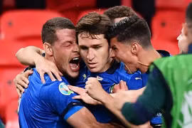 Nghẹt thở thắng ở hiệp phụ, Italia hú vía đoạt vé tứ kết