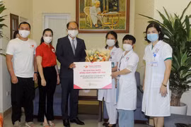 Hàn Quốc đồng hành cùng Việt Nam, tiếp sức y bác sĩ và nhân viên y tế tuyến đầu chống dịch 
