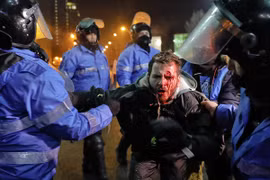 Romania: Biểu tình rầm rộ vì miễn truy tố quan chức tham nhũng 