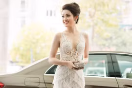 Diện váy xuyên thấu, Á hậu Huyền My khoe vòng một quyến rũ