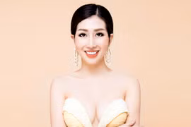 Hoa hậu điện ảnh Thanh Mai hút ánh nhìn với đầm "xẻ trên xẻ dưới"