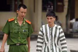 Gột rửa lỗi lầm trong quãng thời gian ở sau song sắt