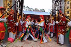 Đặc sắc hội làng có trai giả gái, múa "đĩ đánh bồng"