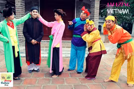 Các bạn trẻ chuyển từ rock sang... chèo