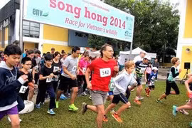 Khởi động Giải chạy Sông Hồng 2015 – Chạy vì tê giác