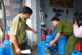 Tăng mức xử phạt gấp đôi: "Cây xăng mini" sẽ bị xóa sổ?