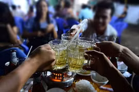 Đâm chết bạn nhậu rồi uống thuốc trừ sâu tự tử