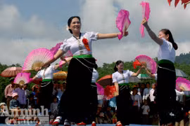 Những vòng xòe làm lòng người nghiêng ngả