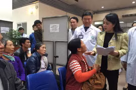 Bệnh nhân vẫn phải "chờ dài cổ" đợi khám tại bệnh viện tuyến Trung ương