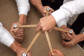 Choáng váng: Video mở bia siêu “độc”, một lần được cả 5 chai!