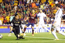 Xem Gareth Bale bứt phá như xe đua F1, lập siêu phẩm